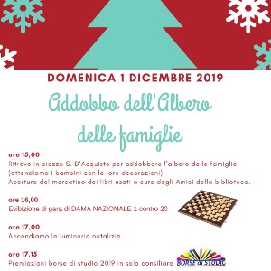 ADDOBBO DELL'ALBERO DI NATALE DELLE FAMIGLIE